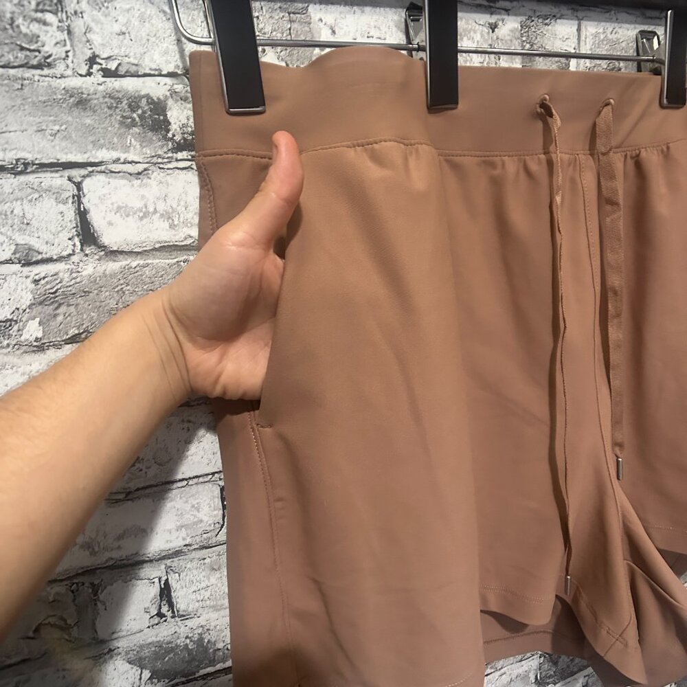 NWT Old Navy Shorts High Rise Power Soft 3 in 1 Tan Size XL - Picture 3 of 14
